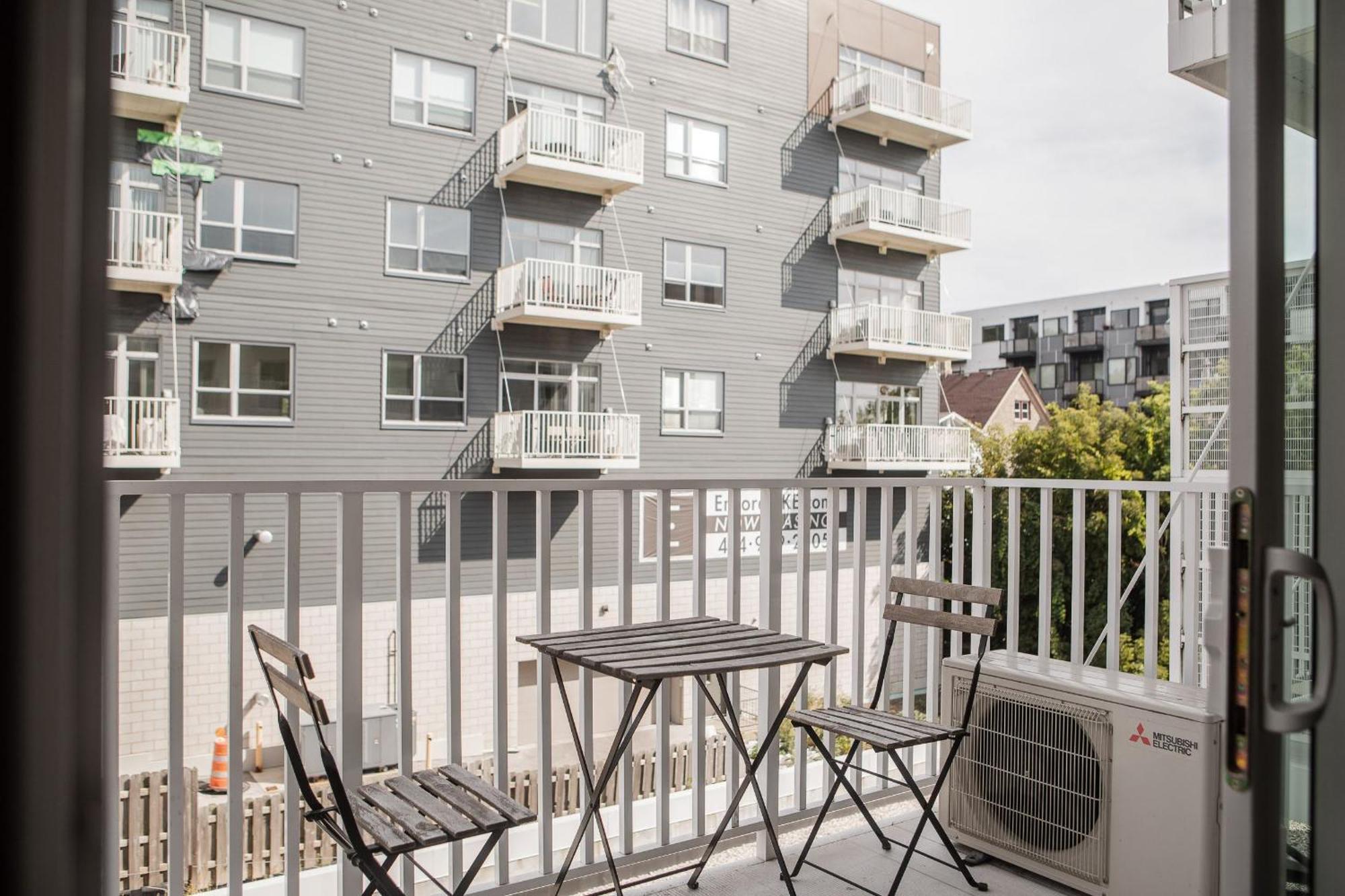 Appartamento Sunlit Modern With Balcony *